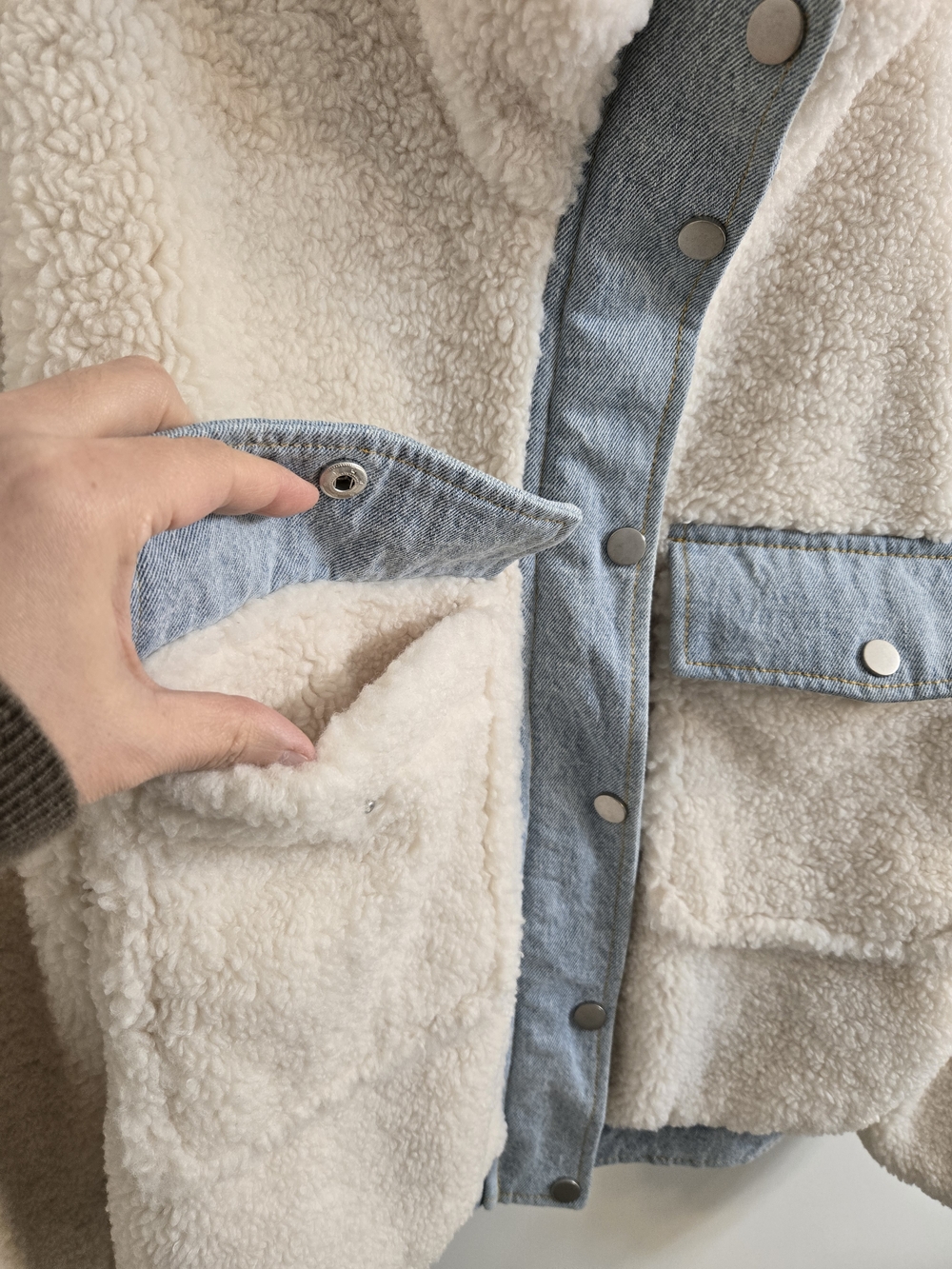 Vine & Valley Sherpa Jacket with Light Denim Trim, Cream & Light Blue, Size S - Picture 4 of 10